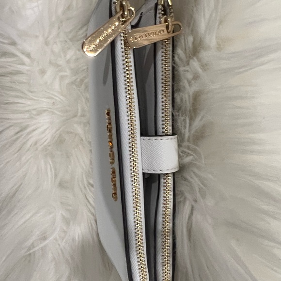 Michael Kors White Wristlet with Gold Details - Picture 5 of 7